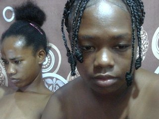 Sarah-Fiyh's Live Webcam