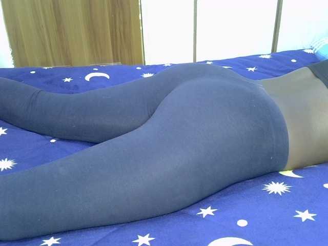 ZuriSecrets webcam bongacams model stream image