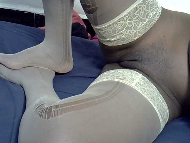 ZuriSecrets's BongaCams show and profile