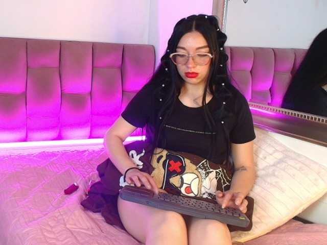WhiteHott's BongaCams show and profile