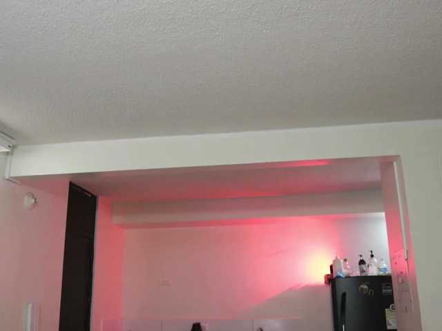 skinnyrichgirlD live cam on BongaCams