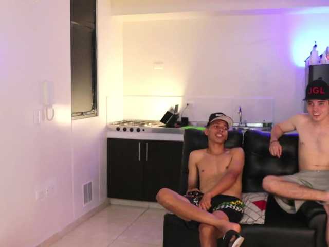 skinnyrichgirlD live cam on BongaCams