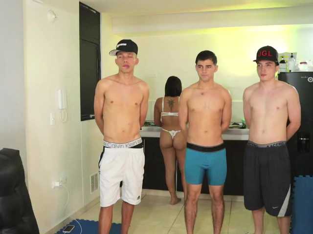 skinnyrichgirlD live cam