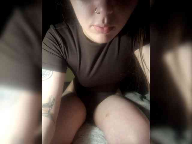 Deadlynighshade6 webcam