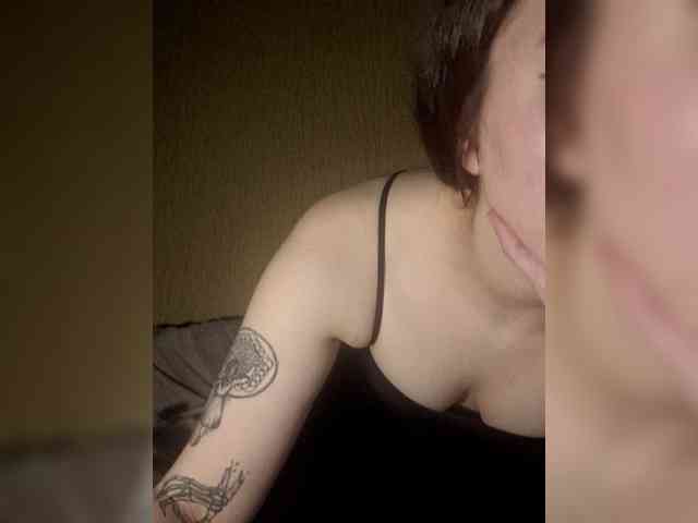 Deadlynighshade6 webcam