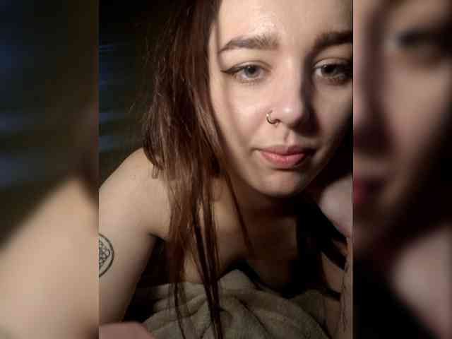 Deadlynighshade6 webcam