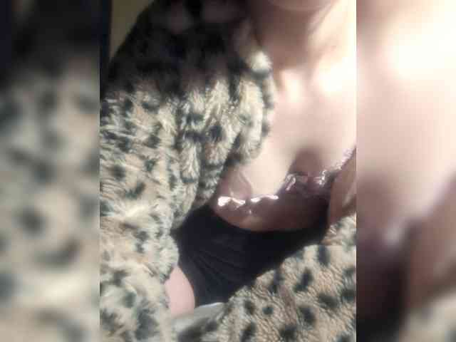 Deadlynighshade6 webcam