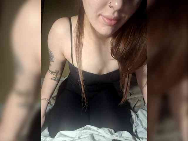 Deadlynighshade6 webcam