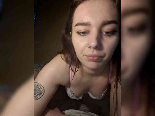 Deadlynighshade6 webcam