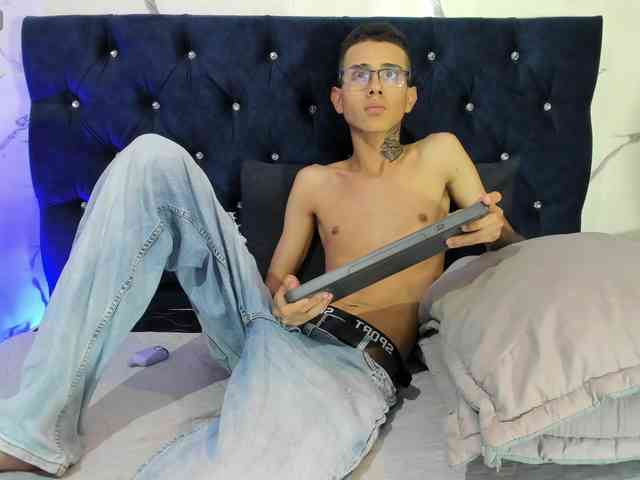 asherlux Live Webcam on BongaCams