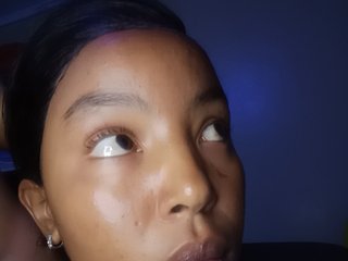 BeautifulGia's Live Webcam