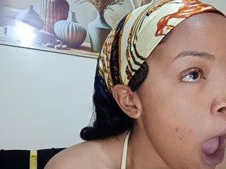 BeautifulGia's Live Webcam