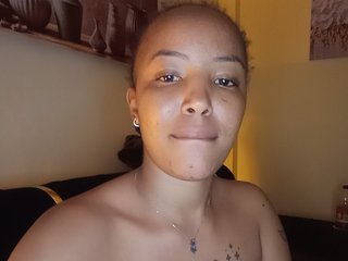 BeautifulGia's Live Webcam
