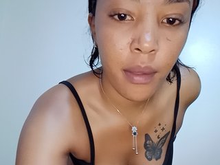BeautifulGia's Live Webcam