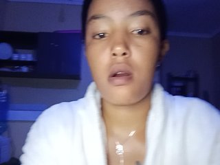 BeautifulGia's Live Webcam