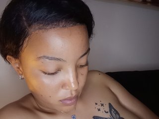 BeautifulGia's Live Webcam