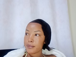 BeautifulGia's Live Webcam