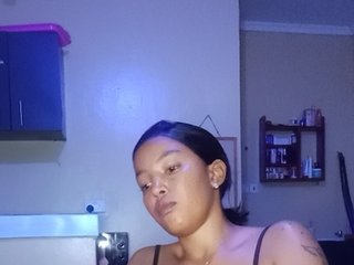 BeautifulGia's Live Webcam