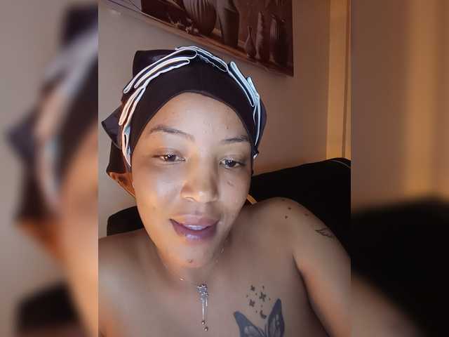 BeautifulGia live cam preview