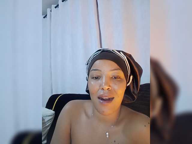 BeautifulGia live cam preview