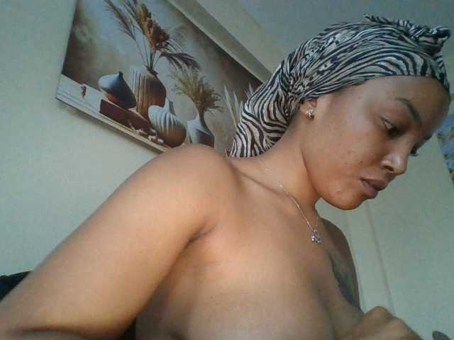 le modèle BeautifulGia est en webcam porno dans un show sur le site bongacams, il possède les tags suivants: Ebony,Brunette,Shaved