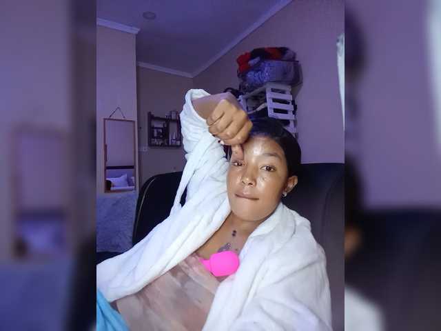 BeautifulGia live cam on BongaCams