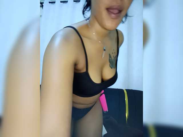 BeautifulGia live cam on BongaCams