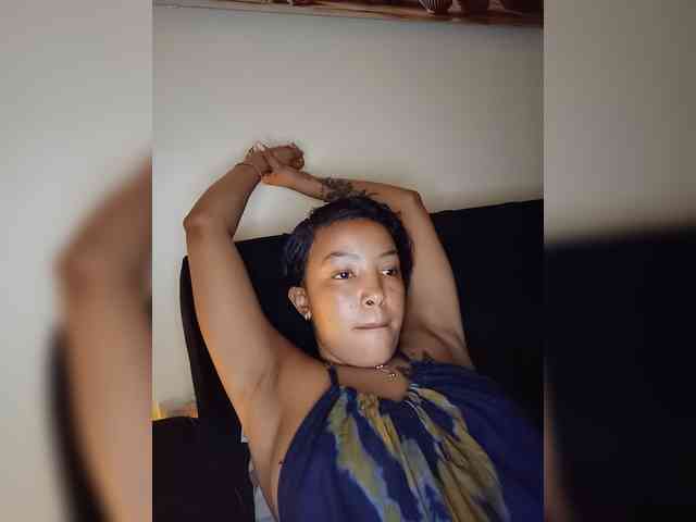 BeautifulGia webcam