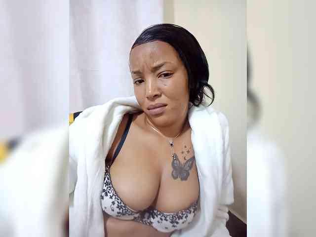 BeautifulGia webcam