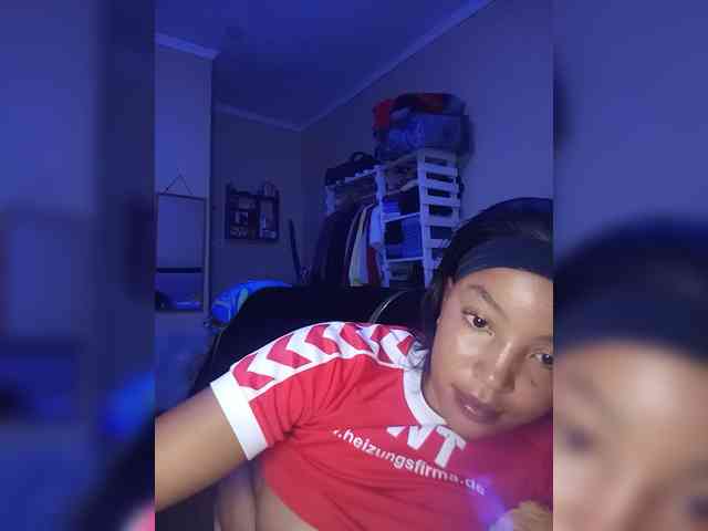 BeautifulGia webcam