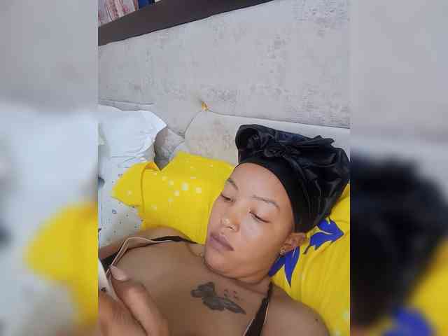 BeautifulGia webcam