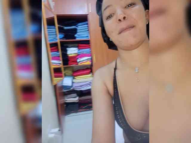 BeautifulGia webcam