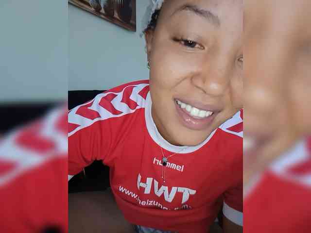 BeautifulGia webcam