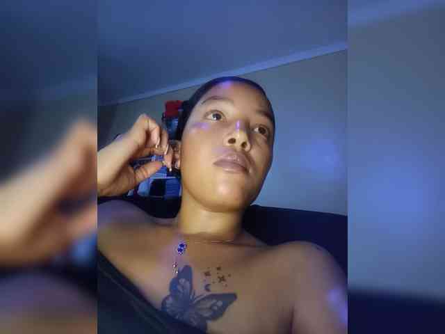 BeautifulGia webcam