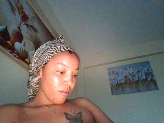 BeautifulGia webcam