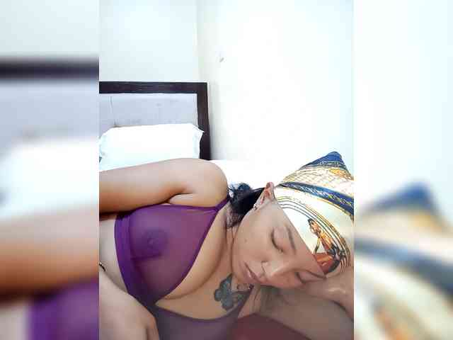 BeautifulGia webcam