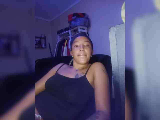 BeautifulGia webcam