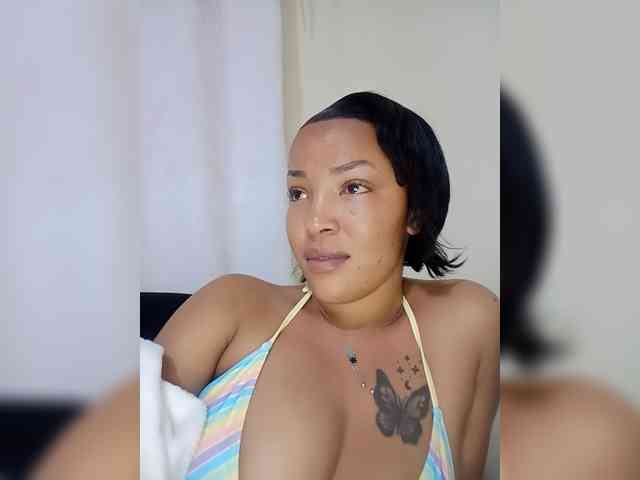 BeautifulGia webcam