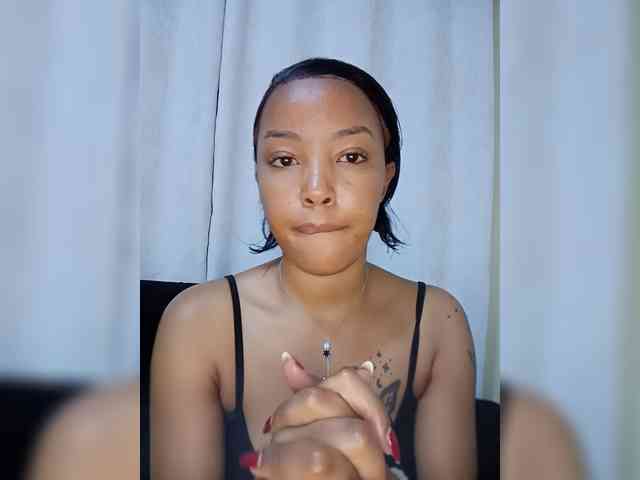 BeautifulGia webcam