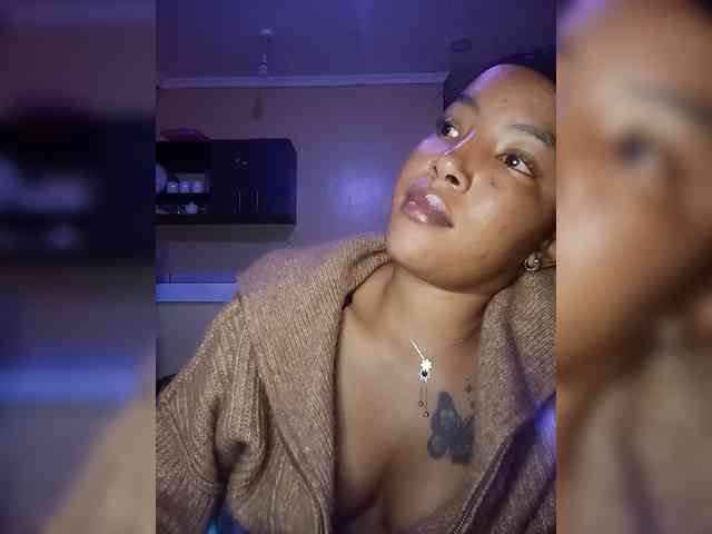 BeautifulGia webcam