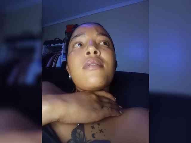 BeautifulGia webcam