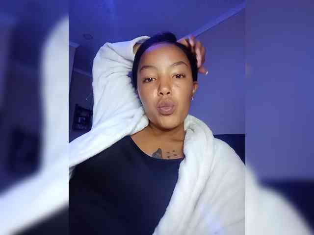 BeautifulGia webcam