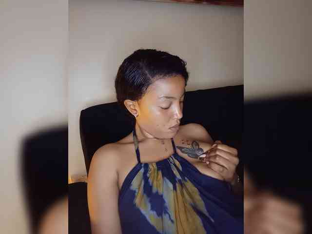 BeautifulGia webcam