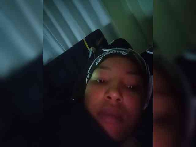 BeautifulGia webcam