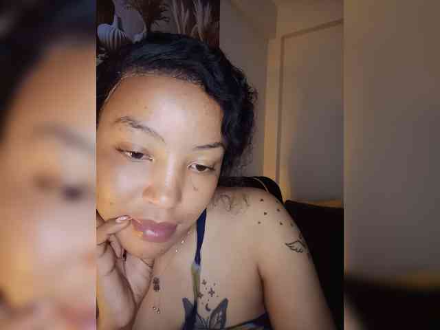BeautifulGia webcam