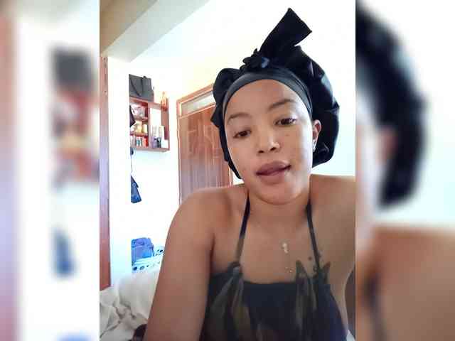 BeautifulGia webcam