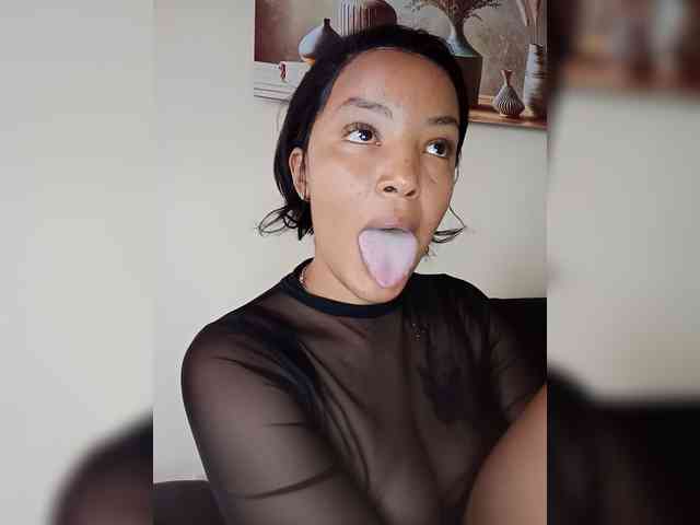 BeautifulGia webcam