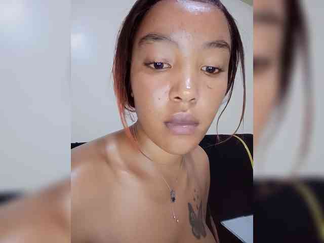 BeautifulGia webcam