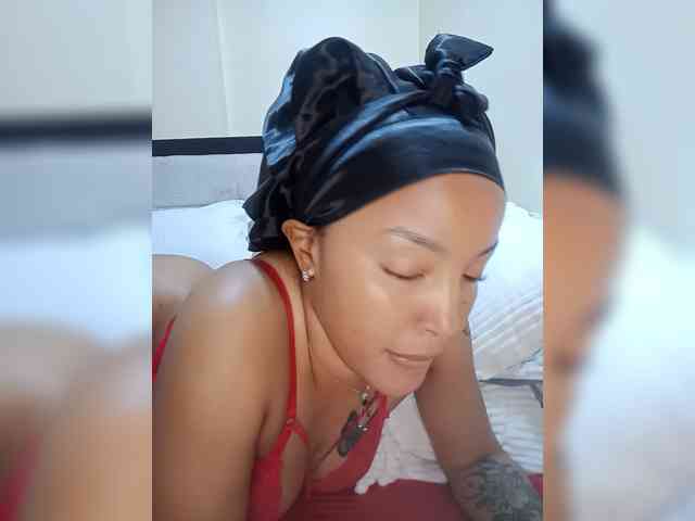 BeautifulGia webcam