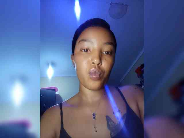BeautifulGia webcam